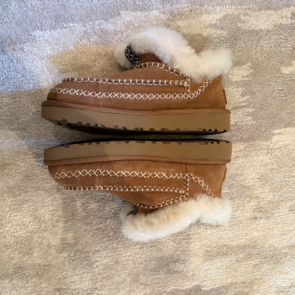 Uggs Ultra Mini Apline Size 5